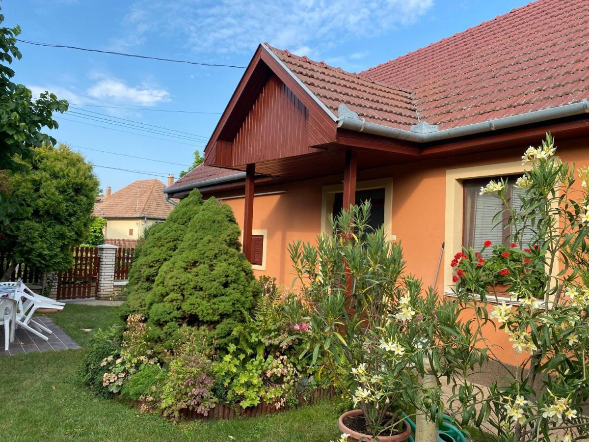 Apartman Dóra Hajduszoboszlo Exterior foto