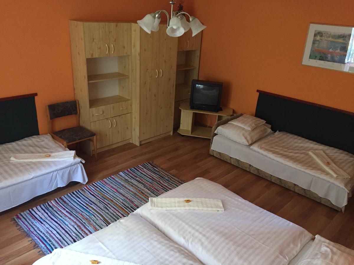 Apartman Dóra Hajduszoboszlo Exterior foto