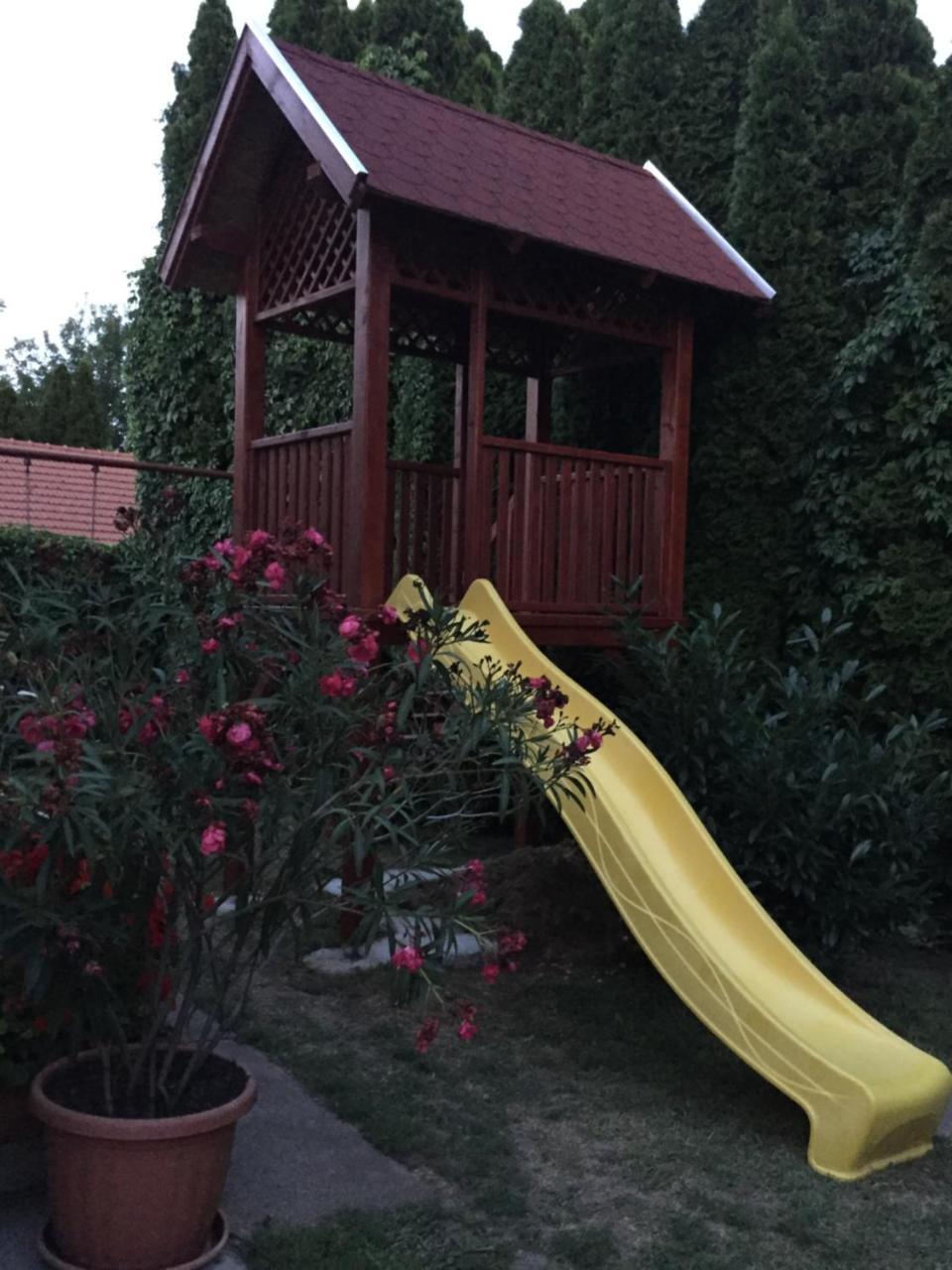 Apartman Dóra Hajduszoboszlo Exterior foto